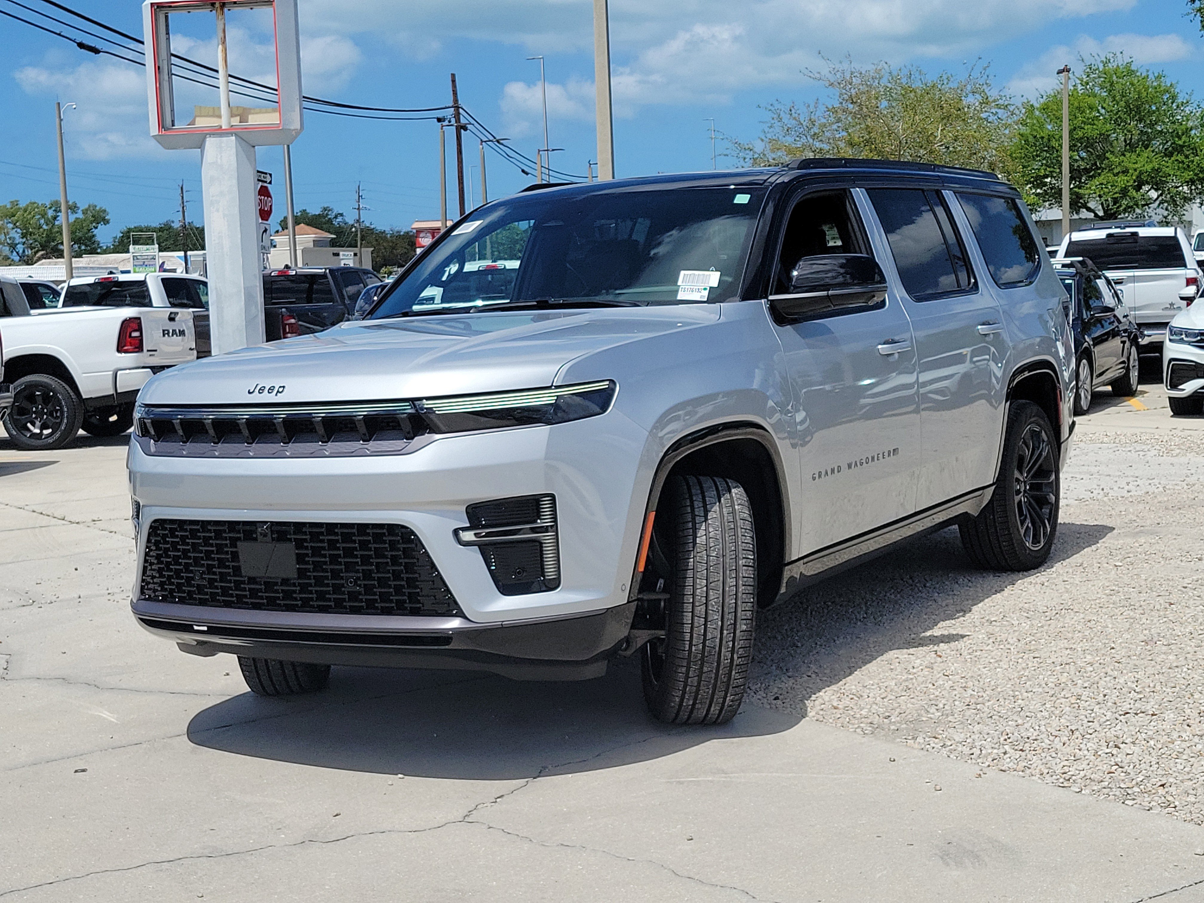 New 2026 Jeep Grand Wagoneer Summit image 3