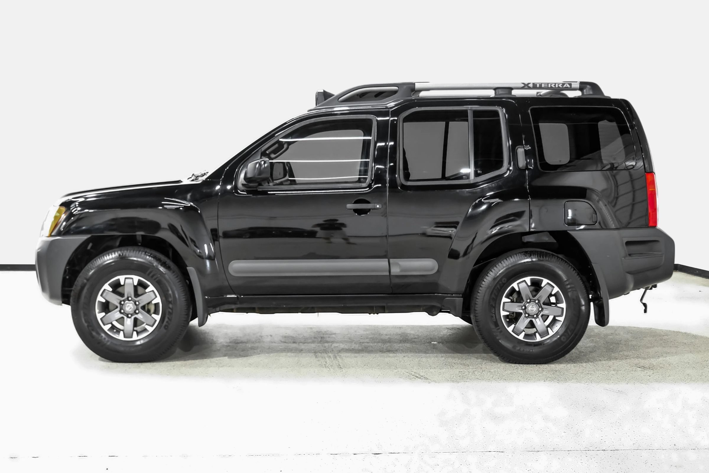 Used 2015 Nissan Xterra PRO-4X AWD/4WD image 7