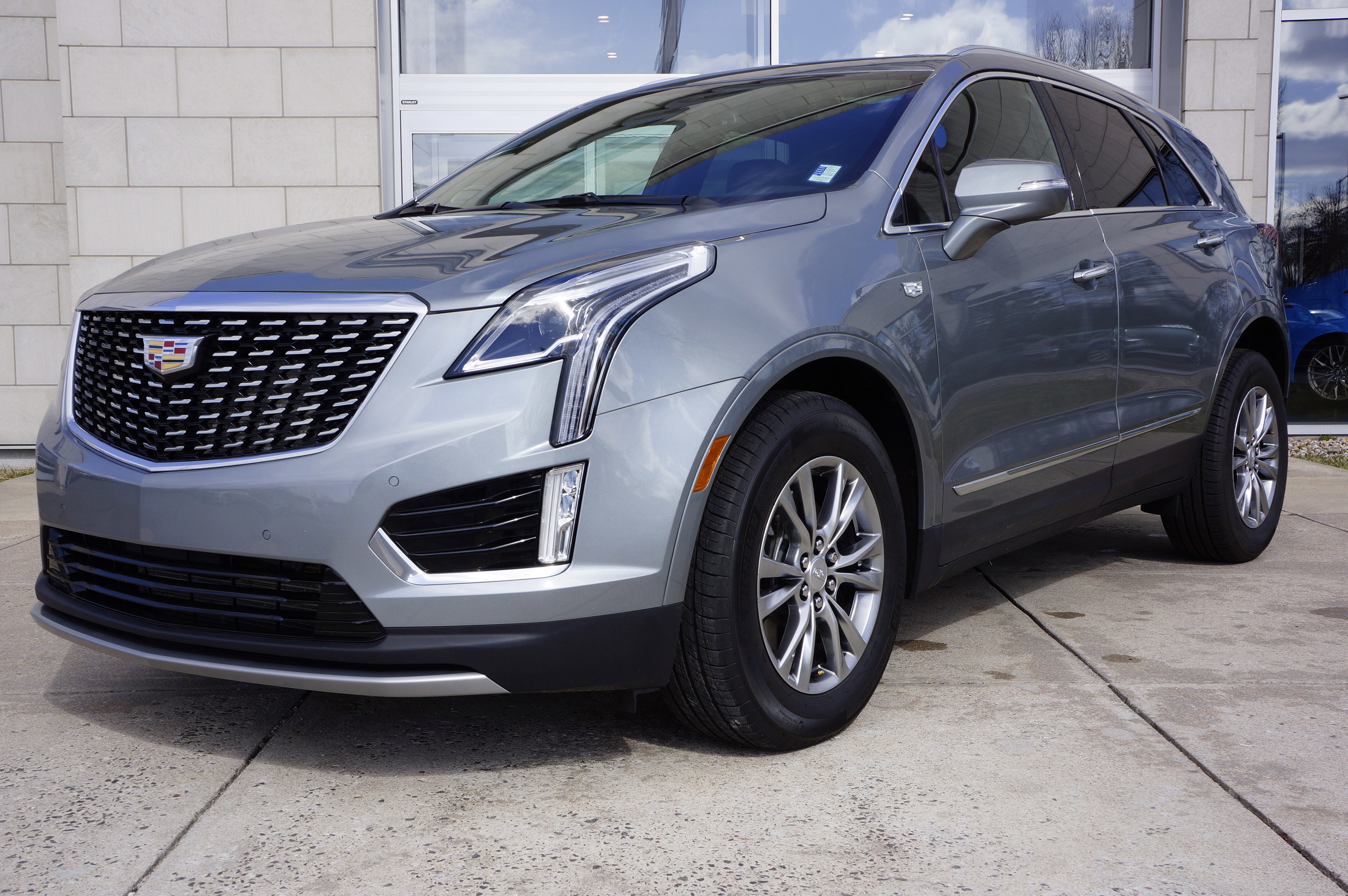 New 2025 Cadillac XT5 Luxury AWD/4WD image 12
