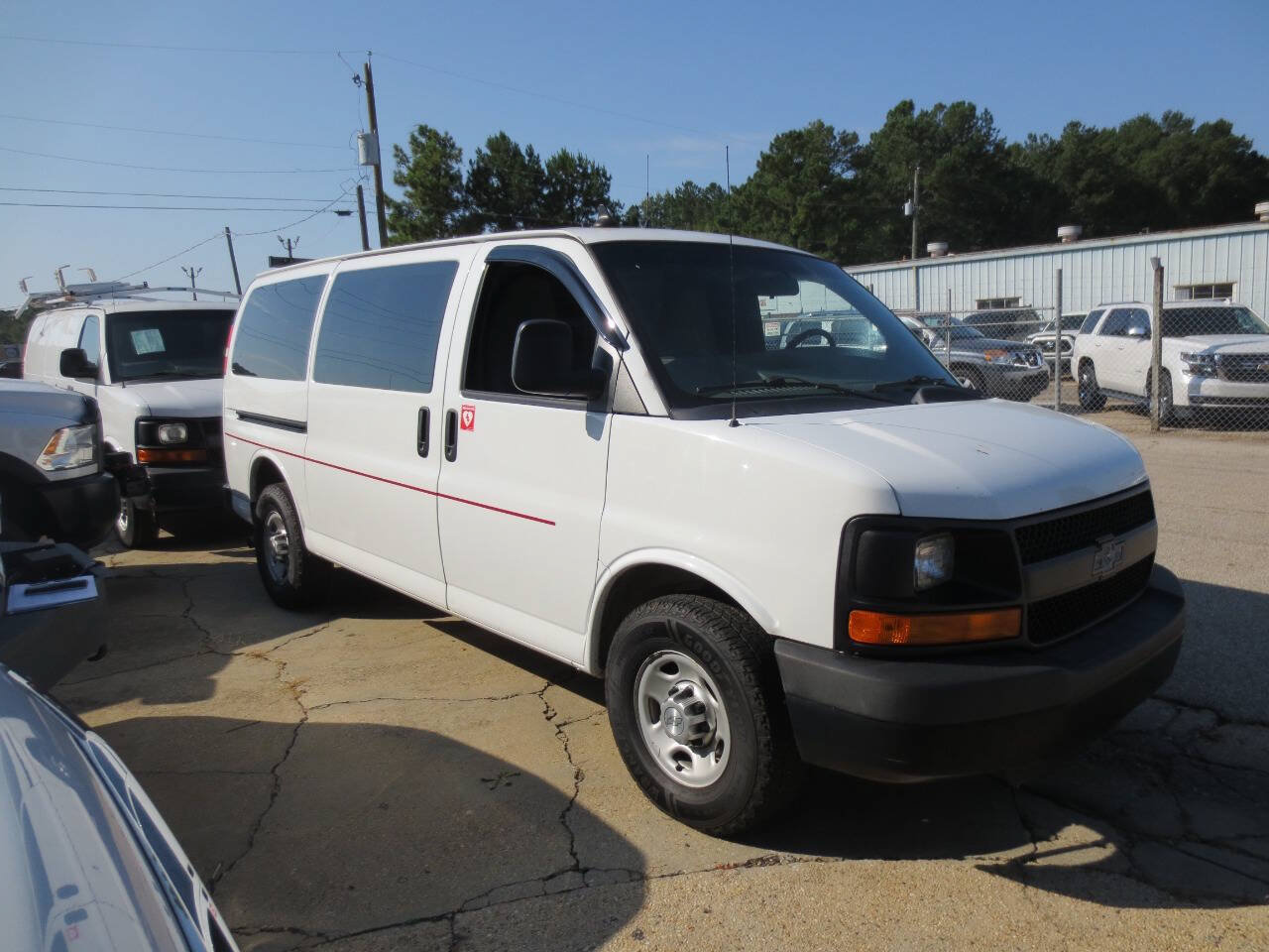 Used 2014 Chevrolet Express 2500 RWD image 2