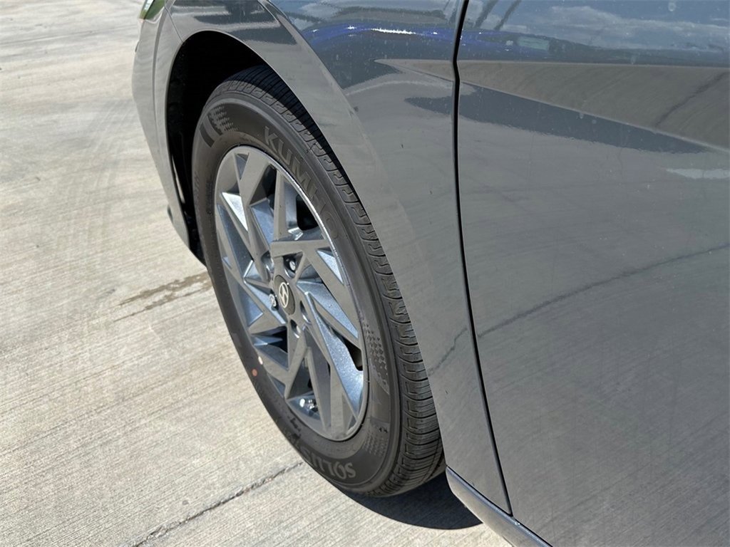 Used 2024 Hyundai Elantra Blue image 9