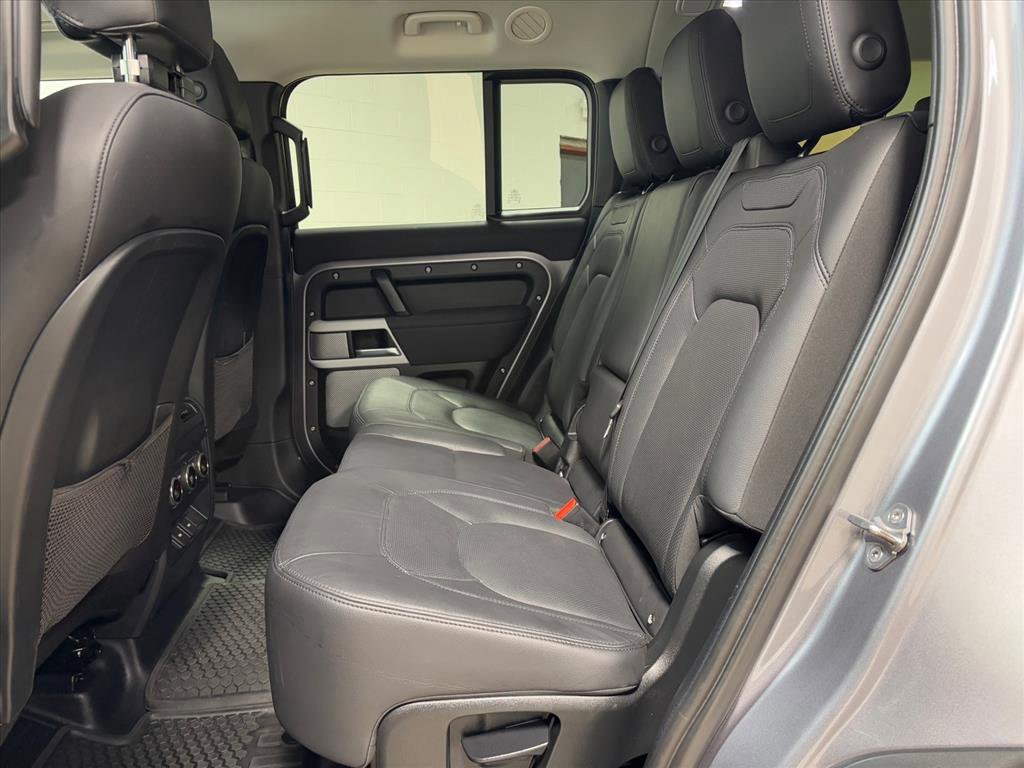 Used 2023 Land Rover Defender 130 SE image 33
