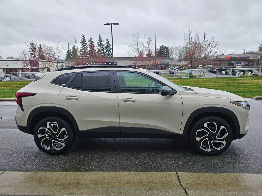 Used 2026 Chevrolet Trax RS w/ Sunroof Package image 6