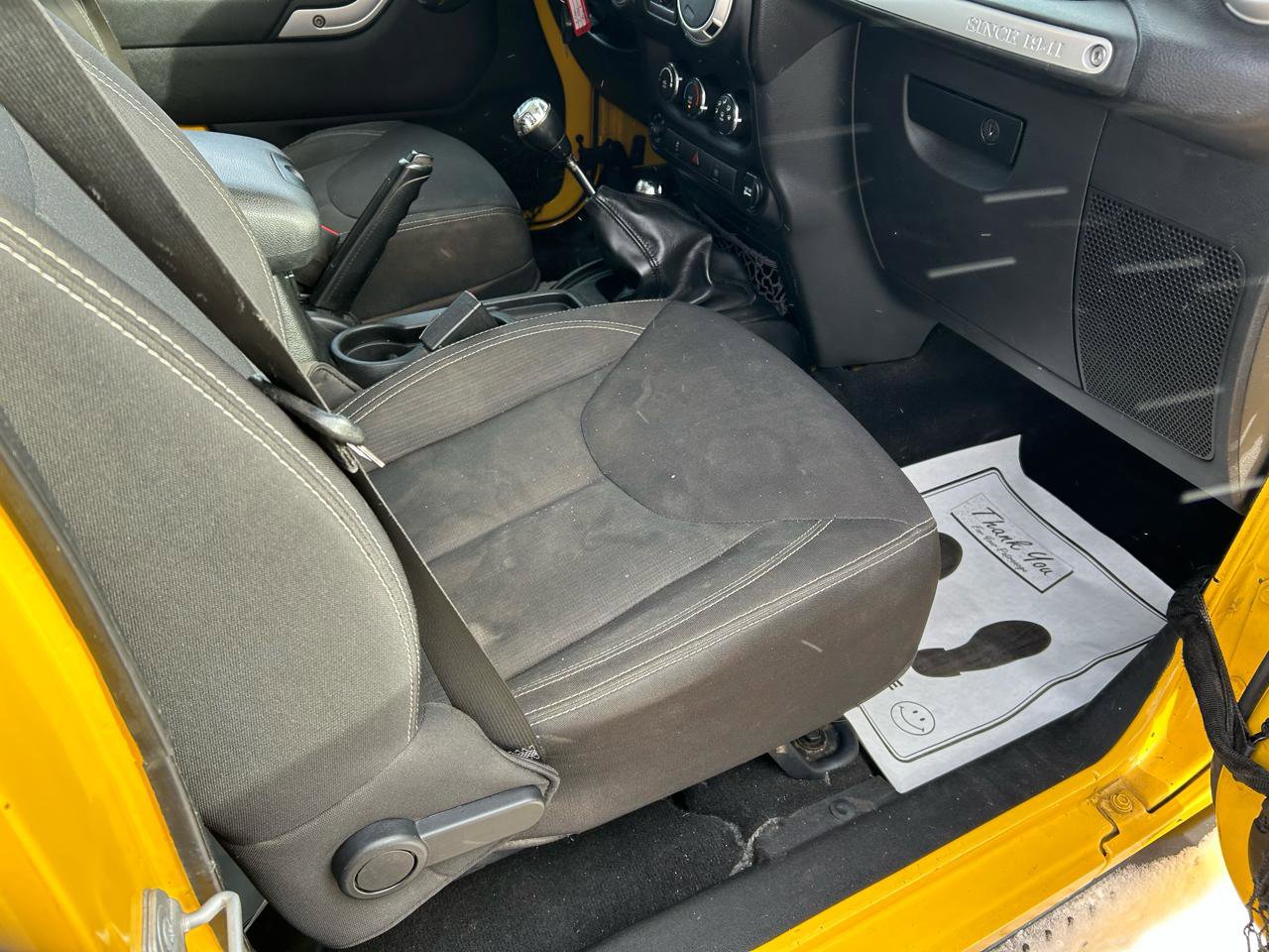 Used 2015 Jeep Wrangler Unlimited Sahara image 12