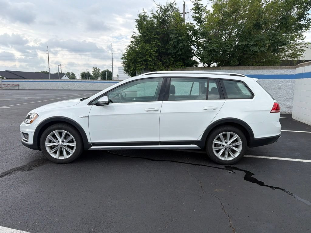 Used 2017 Volkswagen Golf Alltrack S AWD/4WD image 2