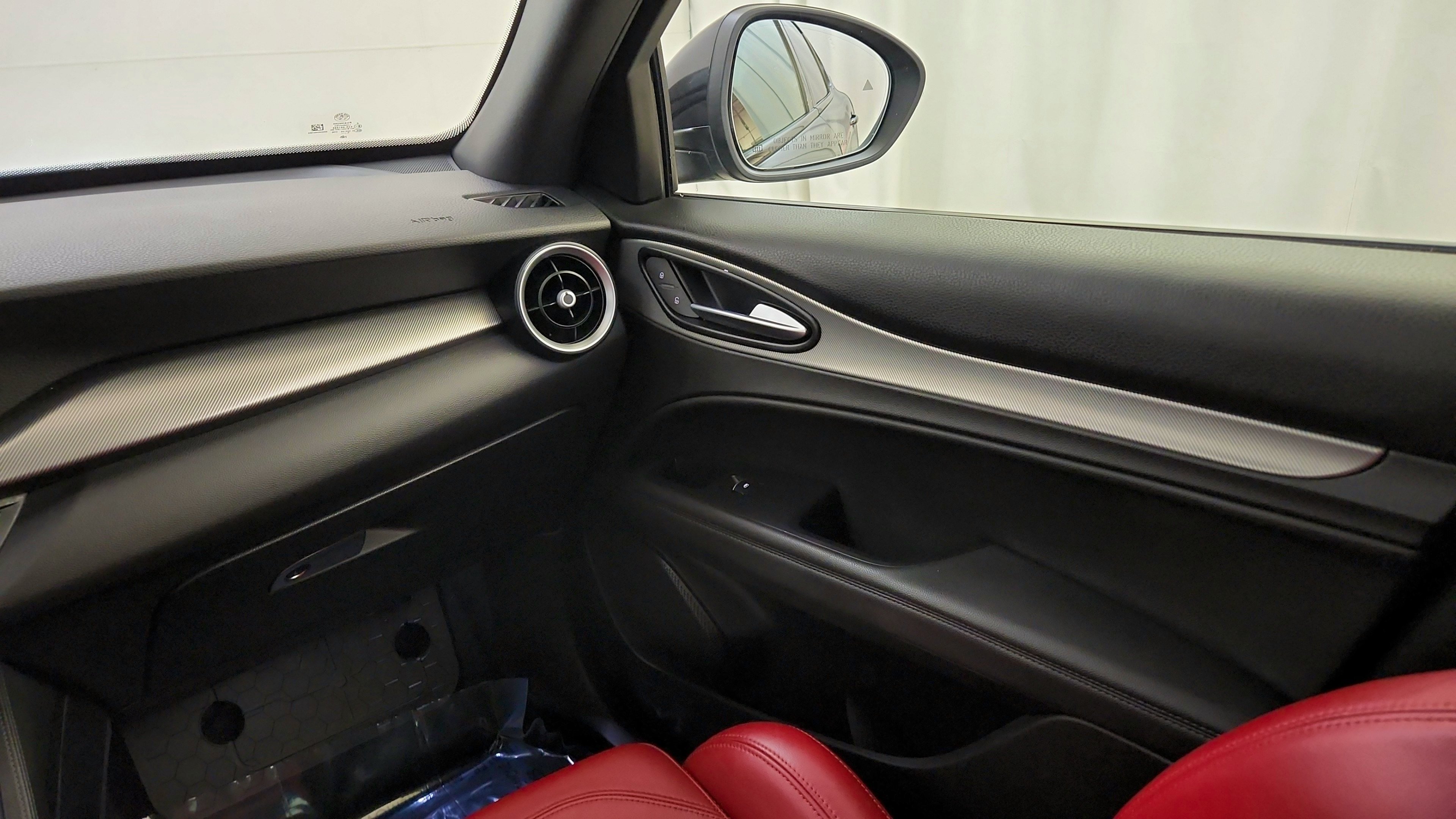 Used 2024 Alfa Romeo Stelvio Veloce AWD/4WD image 25