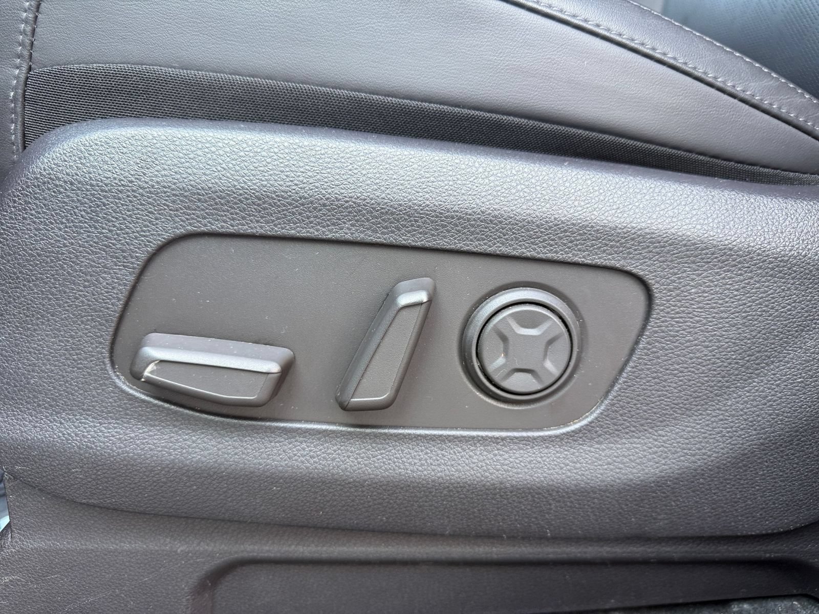 Used 2026 Kia Carnival FWD image 22
