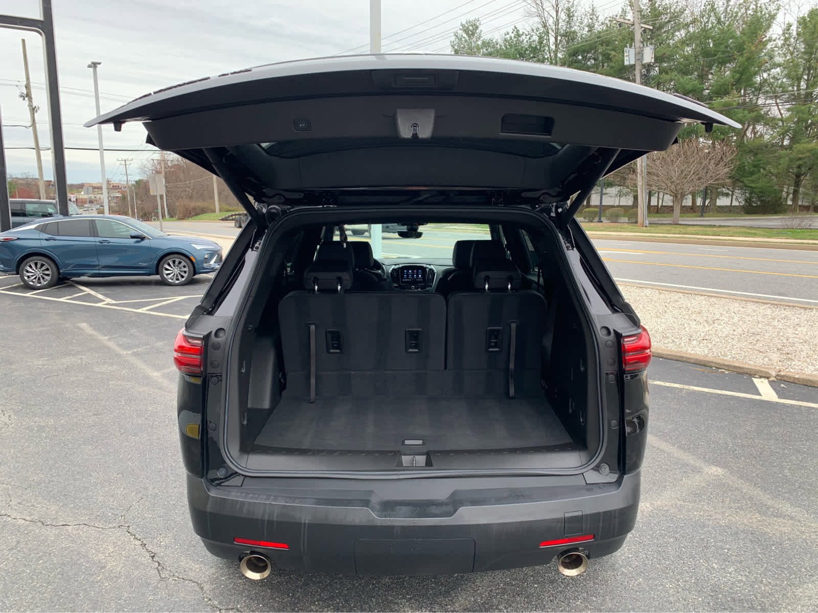 Used 2023 Chevrolet Traverse RS image 5