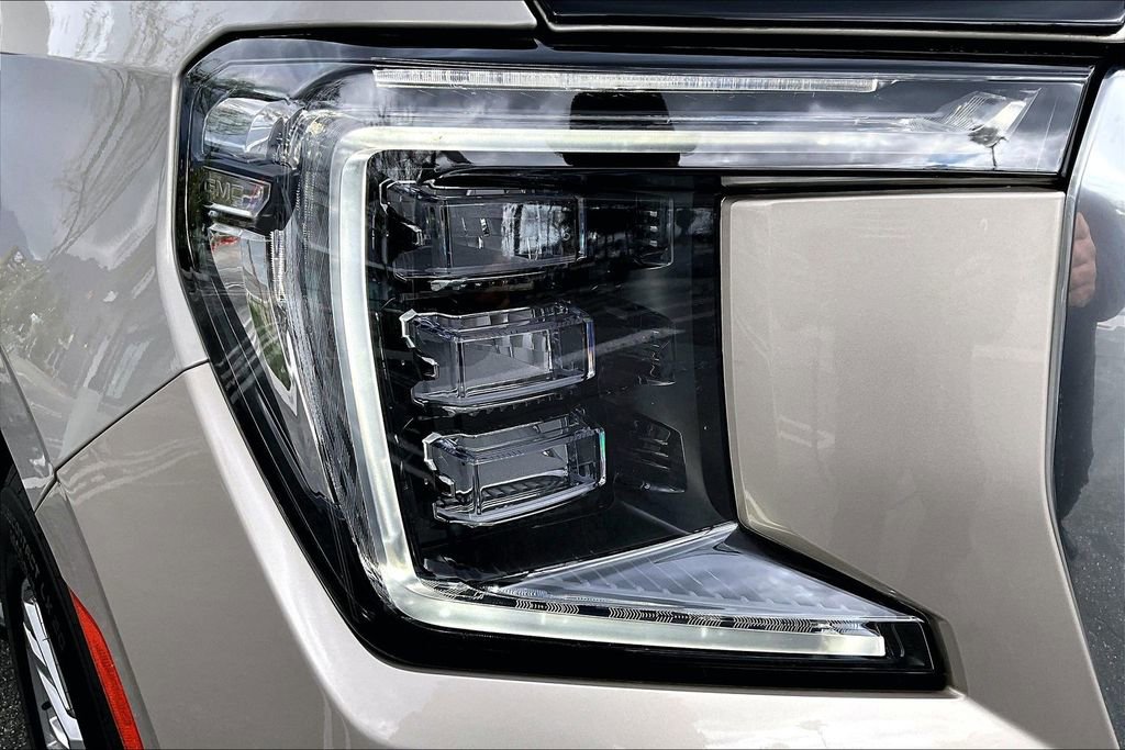 Used 2024 GMC Yukon XL Denali AWD/4WD image 25