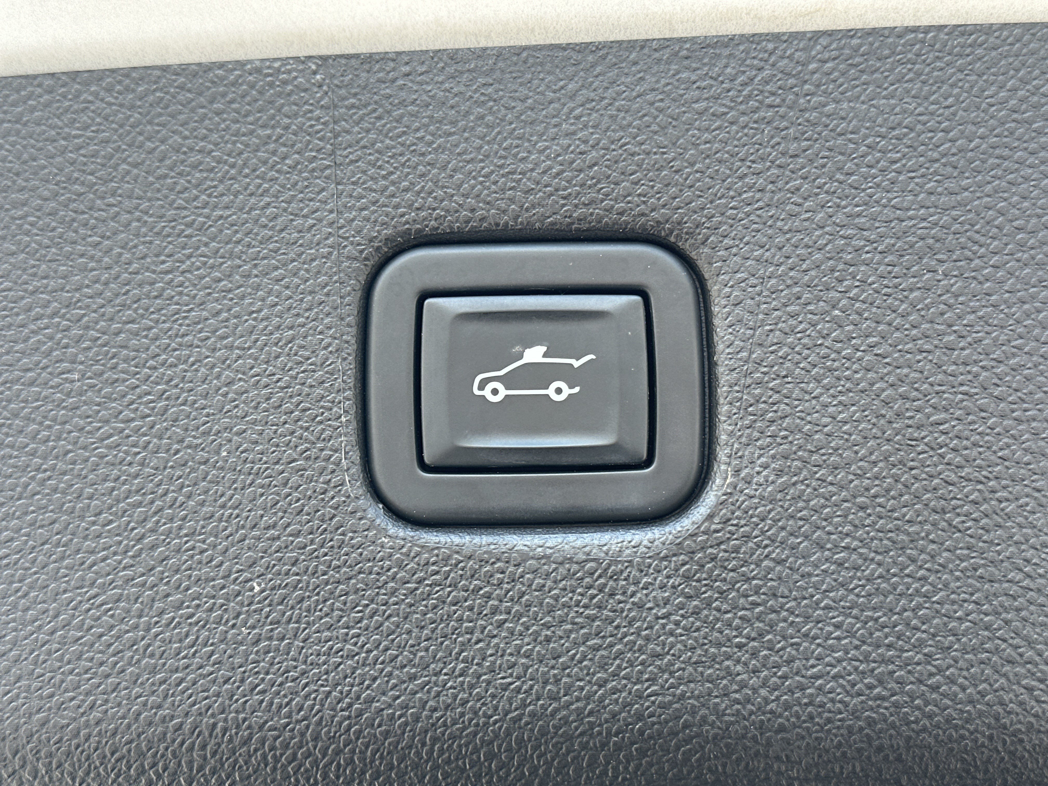 Used 2020 Chevrolet Blazer Premier w/ Driver Confidence II Package FWD image 15