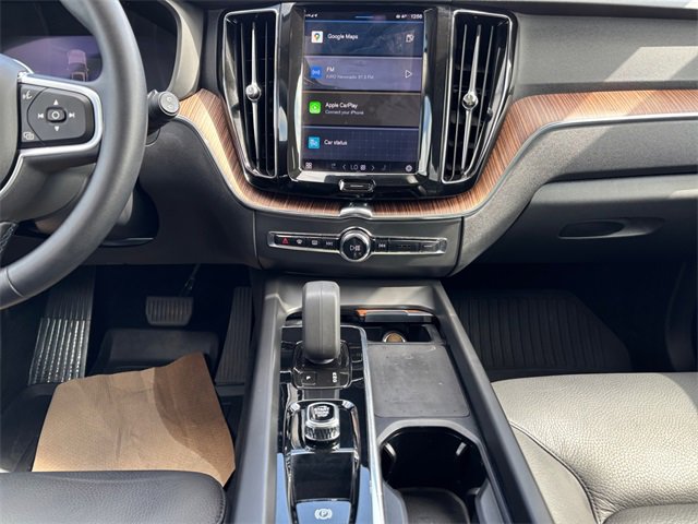 Used 2022 Volvo XC60 B5 Momentum w/ Advanced Package image 11