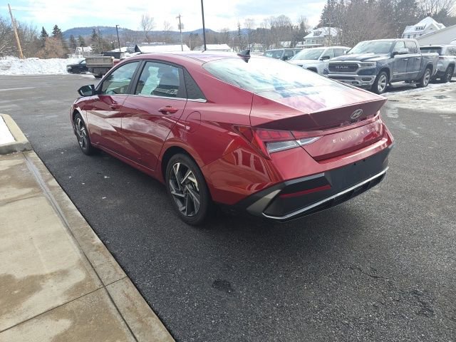 Used 2025 Hyundai Elantra SEL FWD image 4