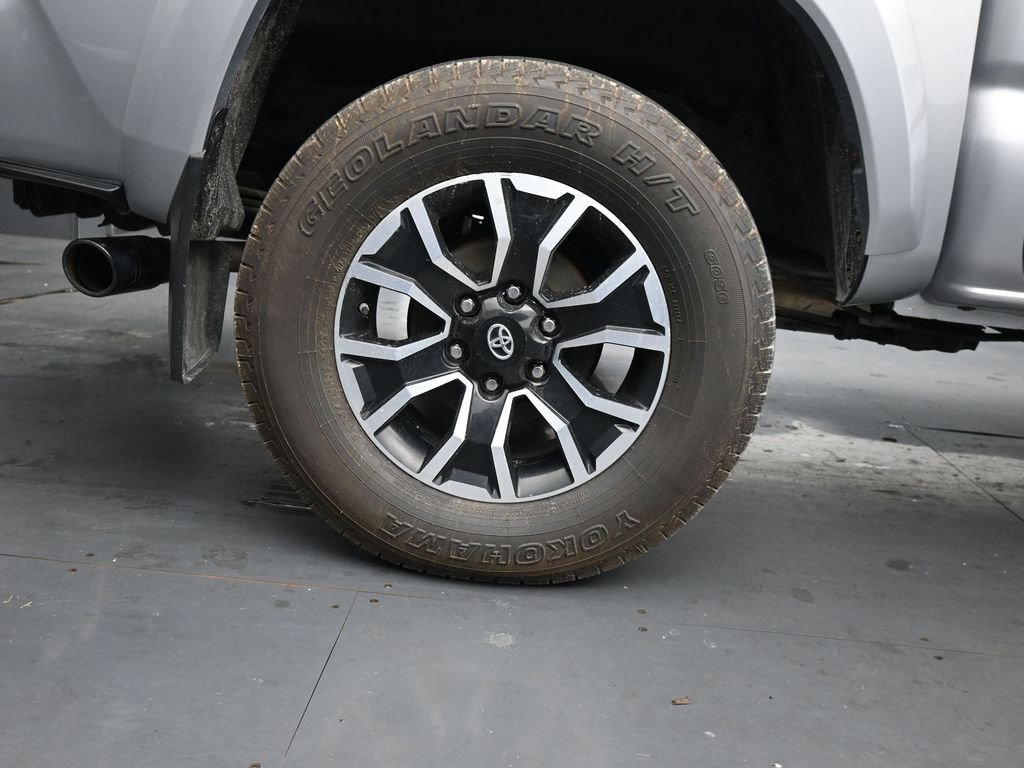 Used 2020 Toyota Tacoma TRD Sport w/ Technology Package image 10
