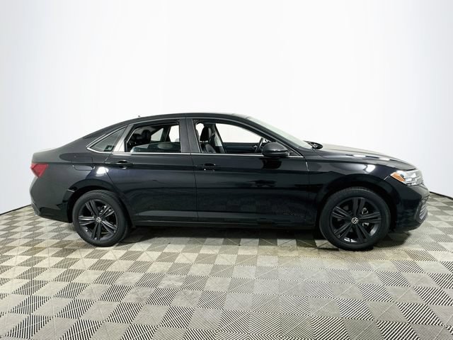 Used 2023 Volkswagen Jetta SE FWD image 2
