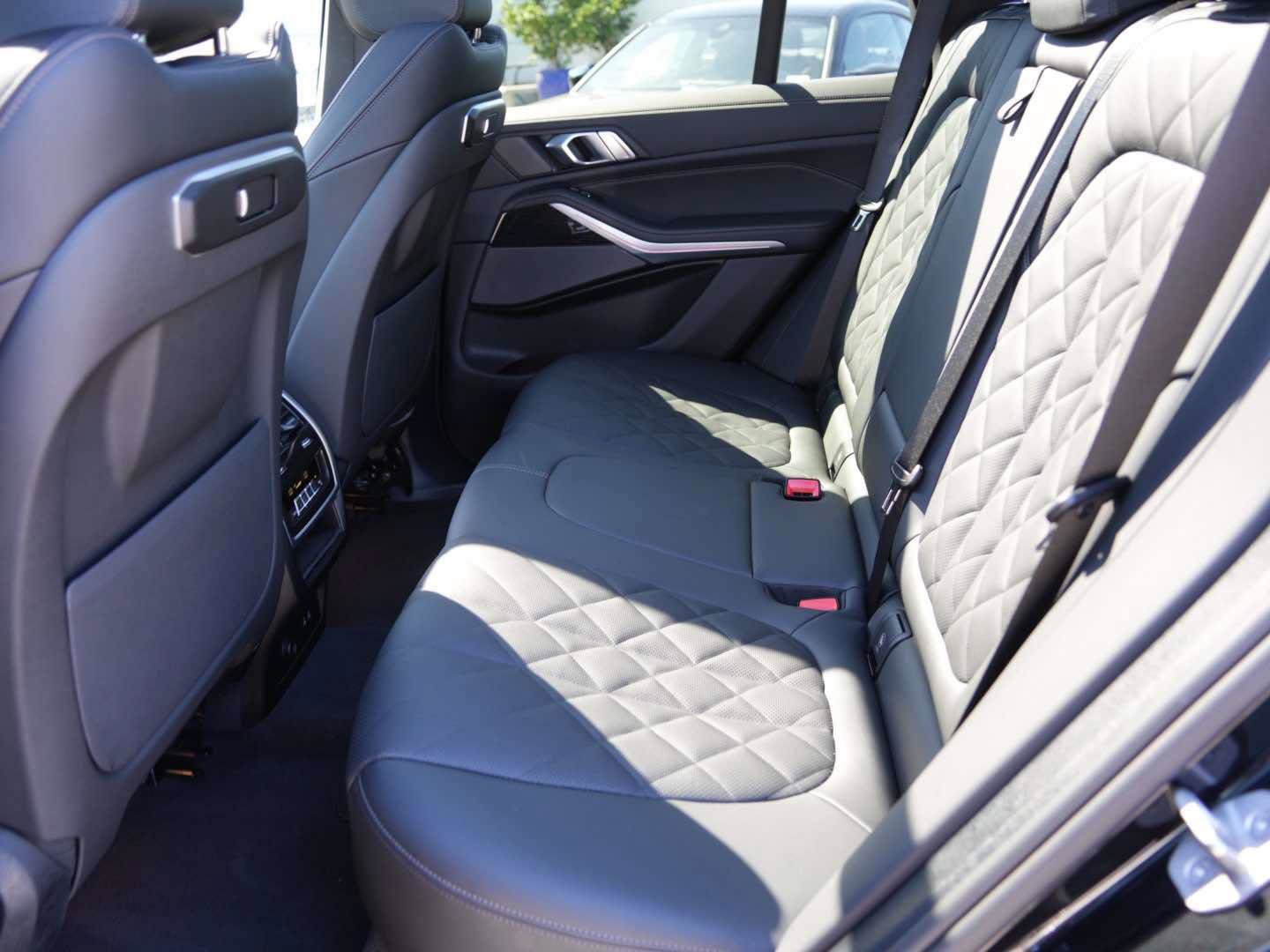 Used 2026 BMW X5 sDrive40i w/ M Sport Package RWD image 11