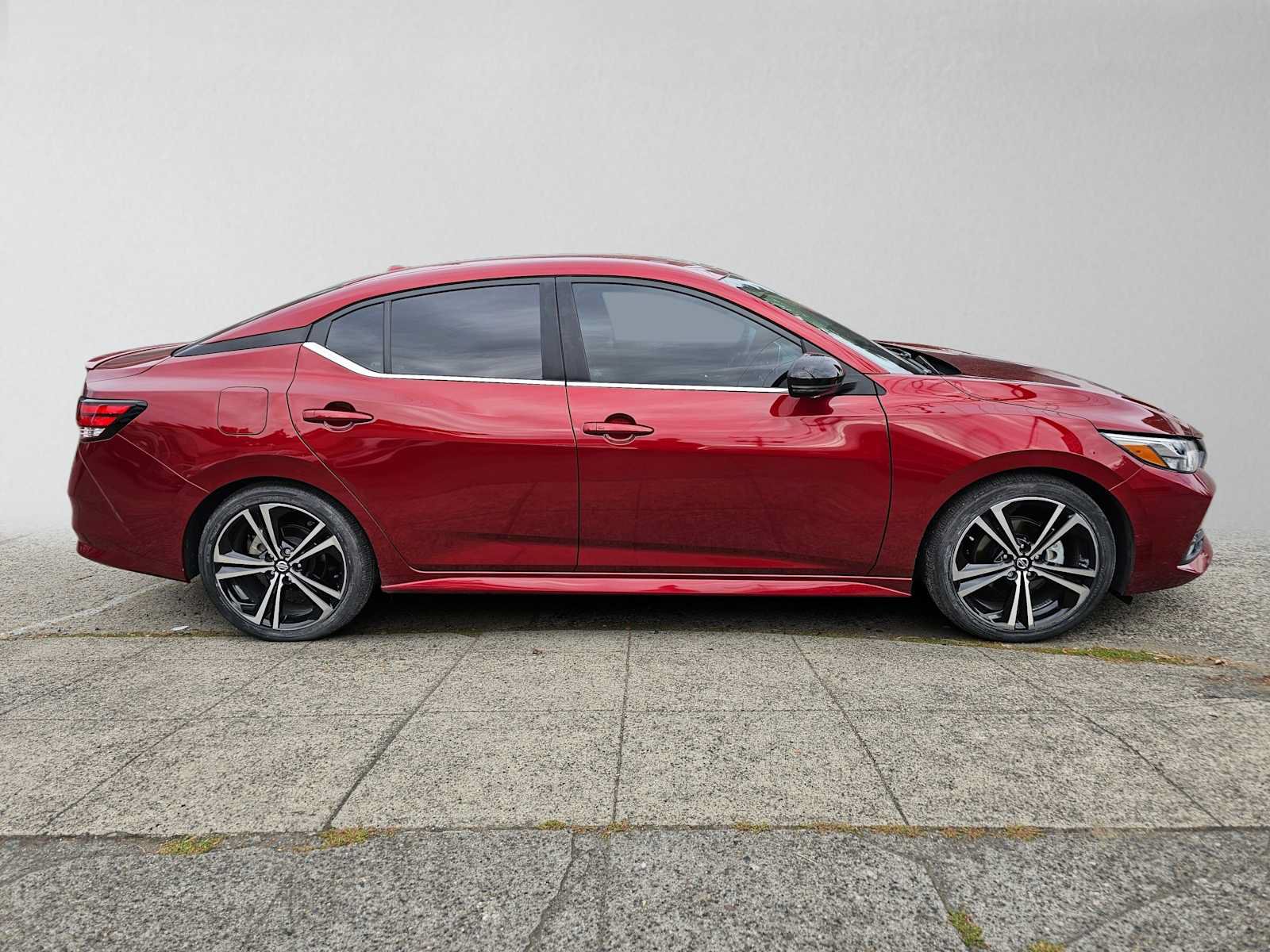 Used 2020 Nissan Sentra SR FWD image 2