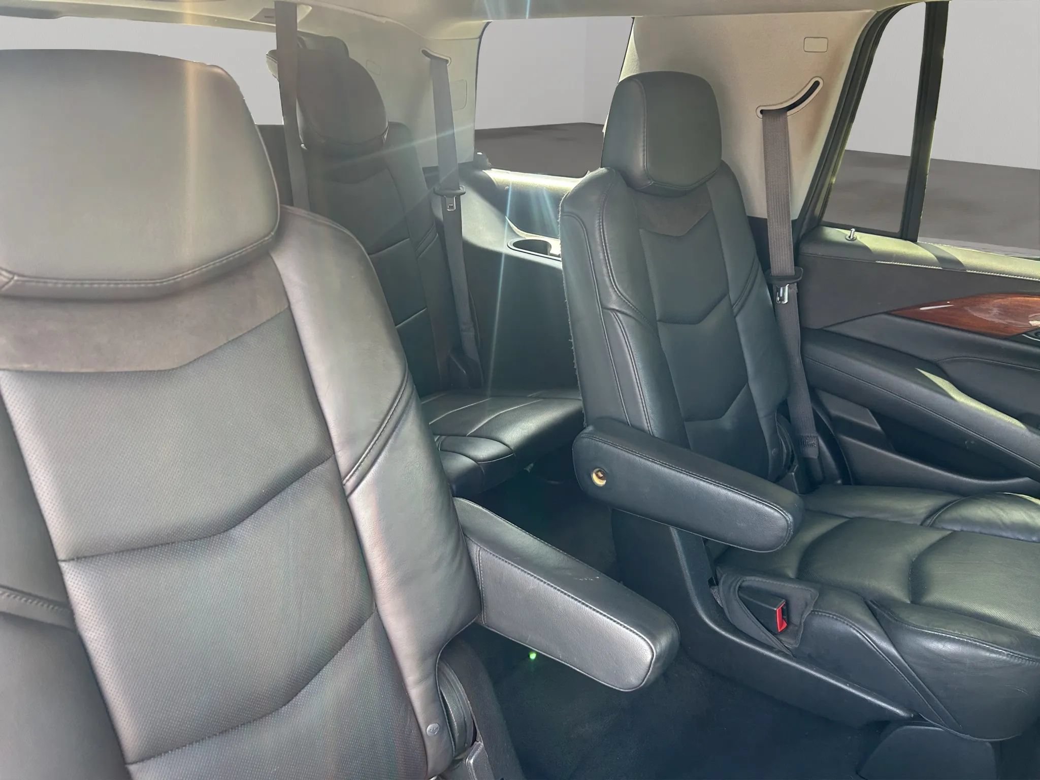 Used 2016 Cadillac Escalade Luxury RWD image 18
