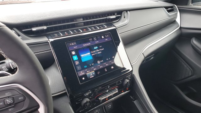 Certified 2023 Jeep Grand Cherokee Altitude AWD/4WD image 13