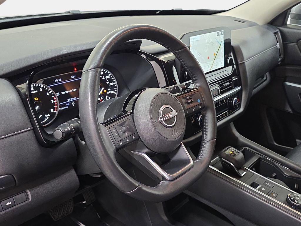 Used 2023 Nissan Pathfinder SL w/ Black Appearance Package AWD/4WD image 14