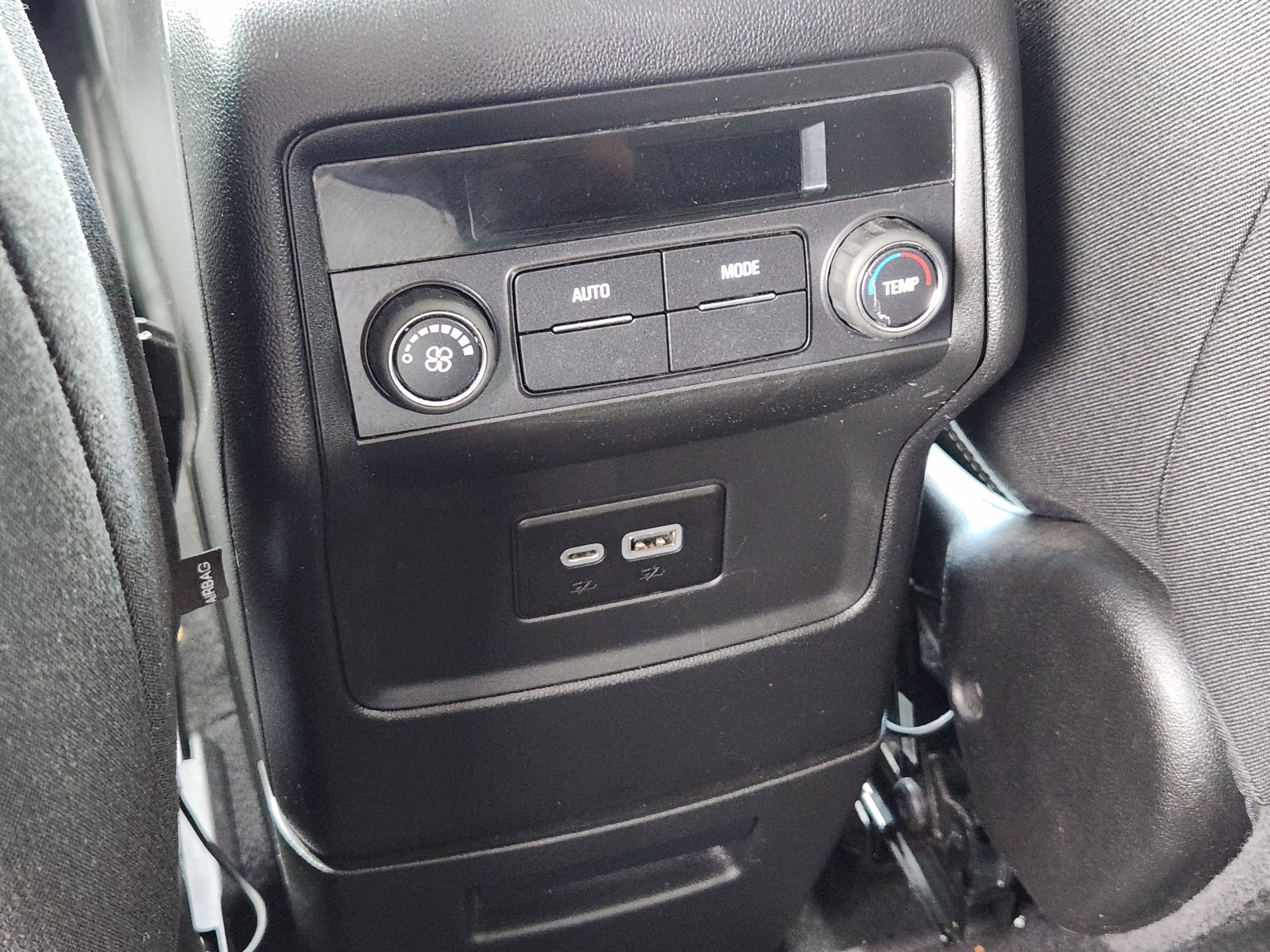 Used 2023 GMC Acadia SLE FWD image 30
