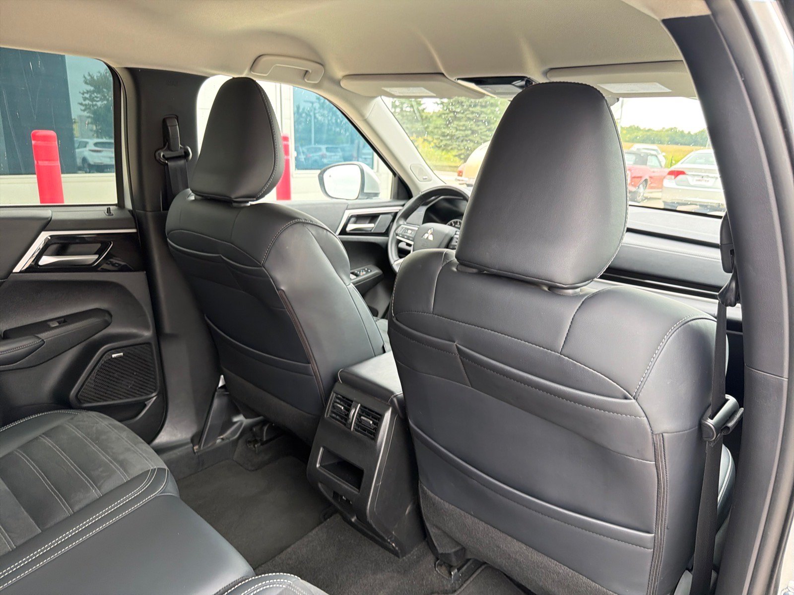 Used 2025 Mitsubishi Outlander SE AWD/4WD image 27