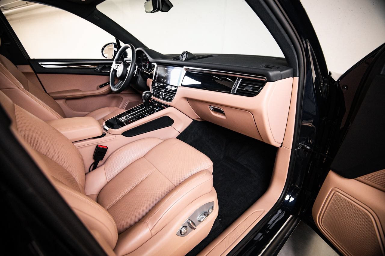 Certified 2023 Porsche Macan AWD/4WD image 28