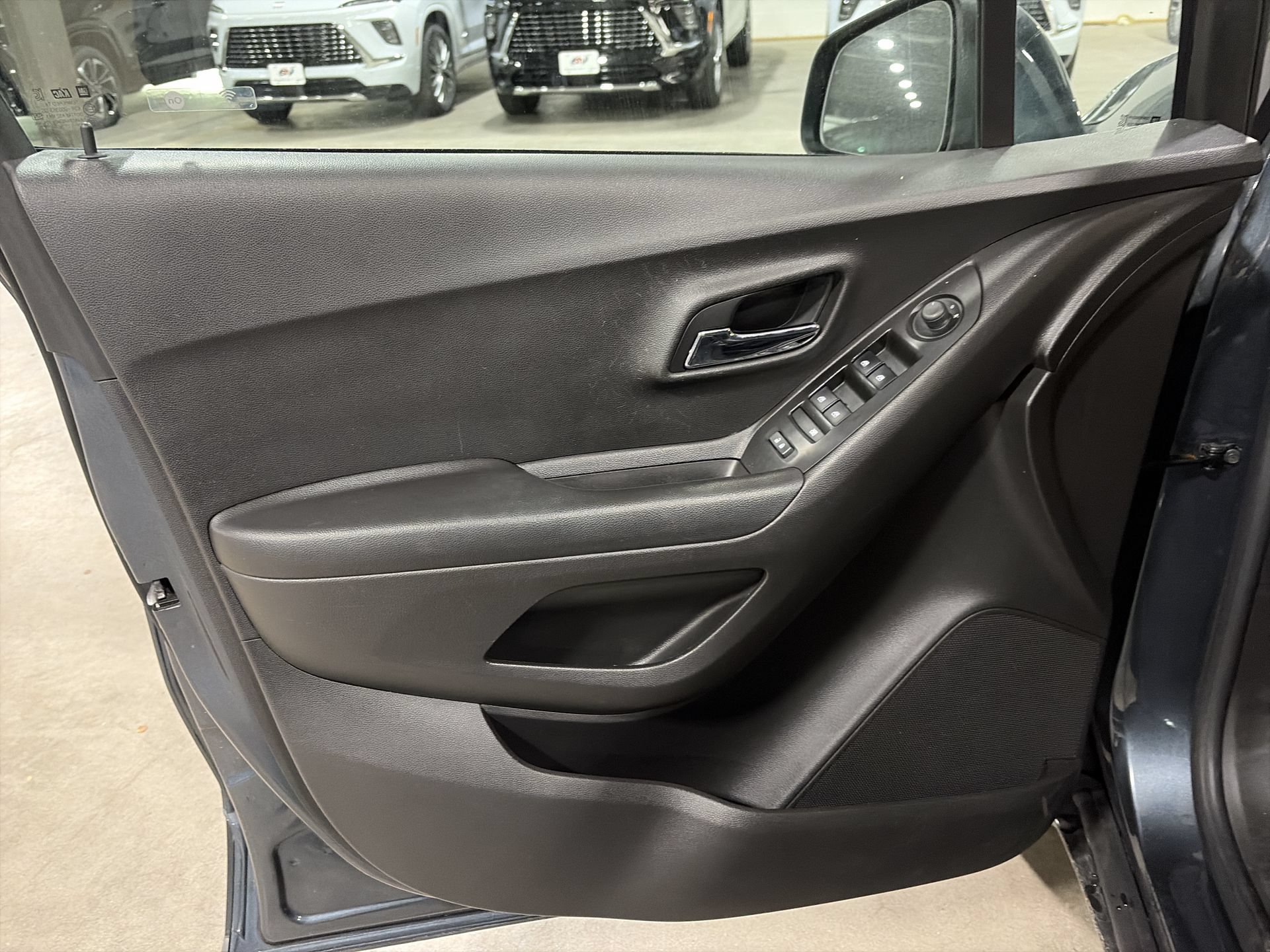 Used 2021 Chevrolet Trax LT AWD/4WD image 24