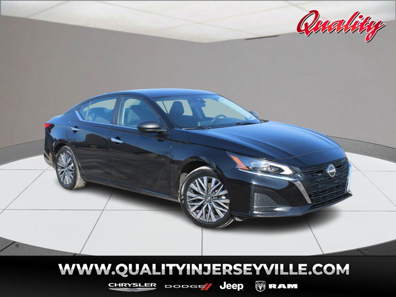 Used 2024 Nissan Altima 2.5 SV image 1