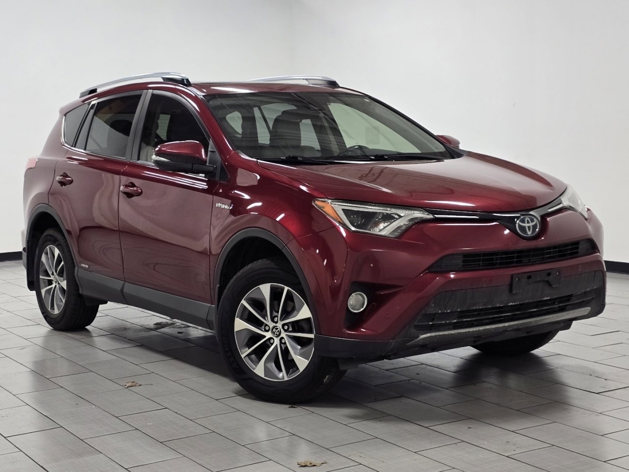 Used 2018 Toyota RAV4 XLE image 2