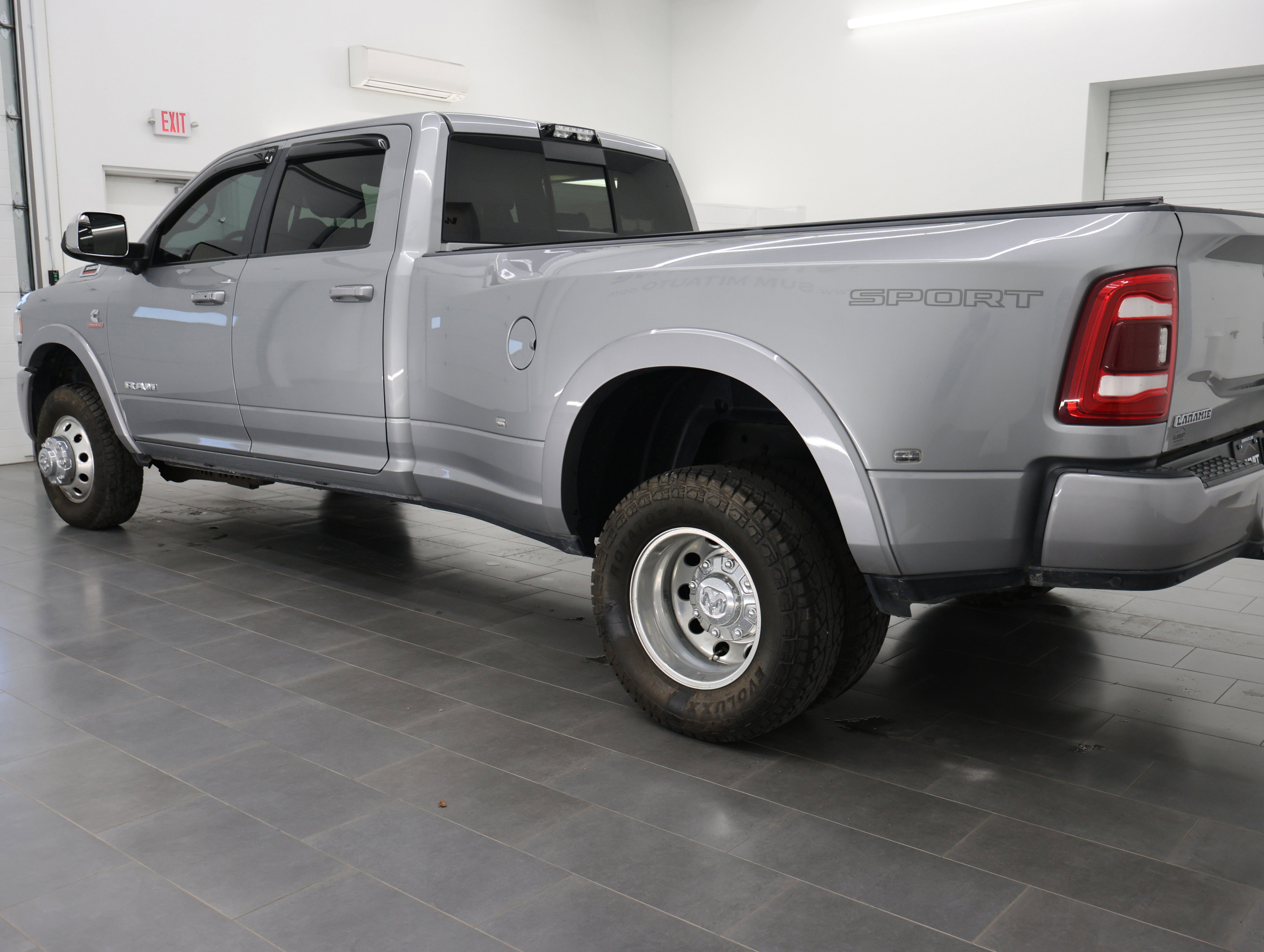 Used 2020 RAM 3500 Laramie AWD/4WD image 5