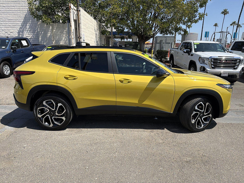 Used 2025 Chevrolet Trax RS w/ Driver Confidence Package FWD image 4