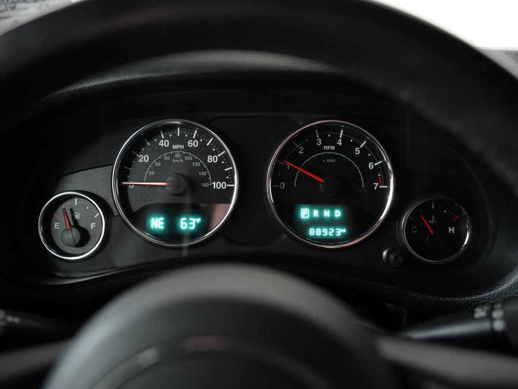 Used 2016 Jeep Wrangler Unlimited Sahara AWD/4WD image 16