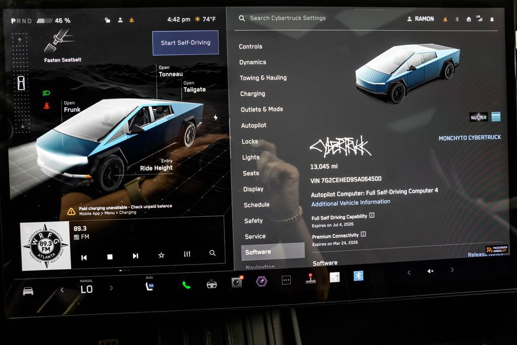 Used 2025 Tesla Cybertruck AWD Crew Cab image 31