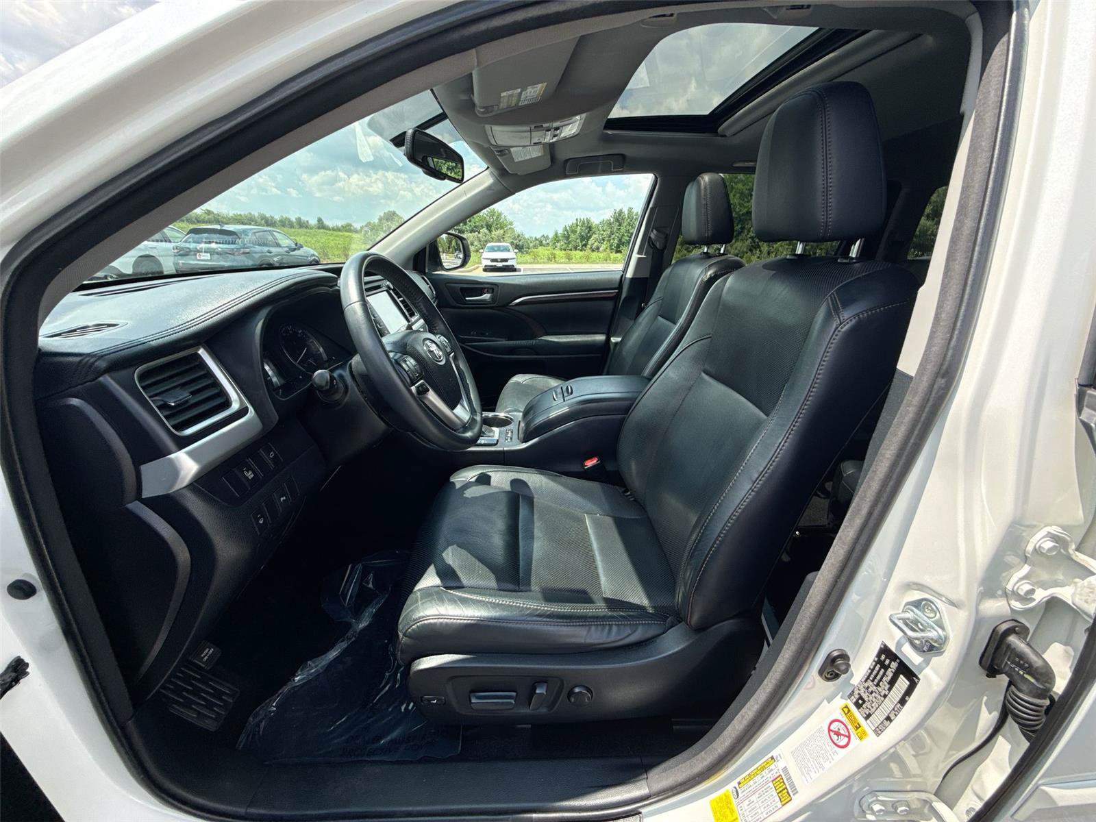 Used 2015 Toyota Highlander Limited AWD/4WD image 15