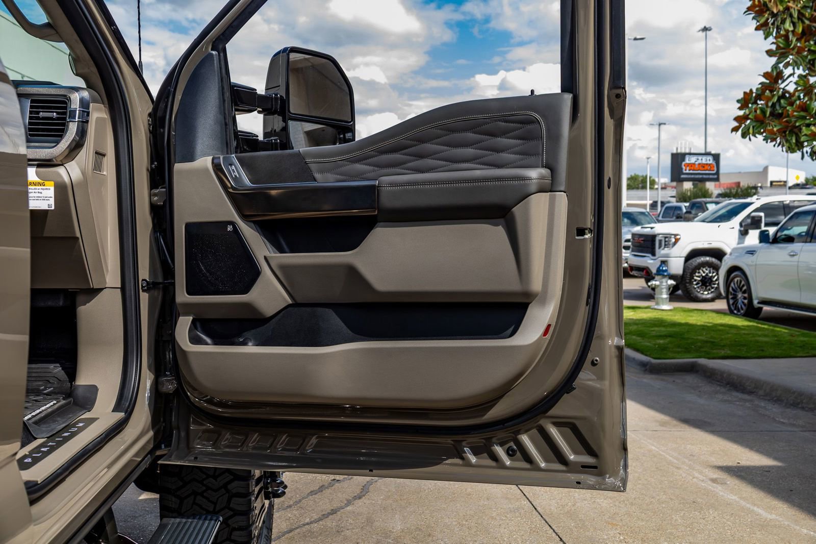 Used 2026 Ford F450 Platinum w/ Platinum Plus Package AWD/4WD image 39