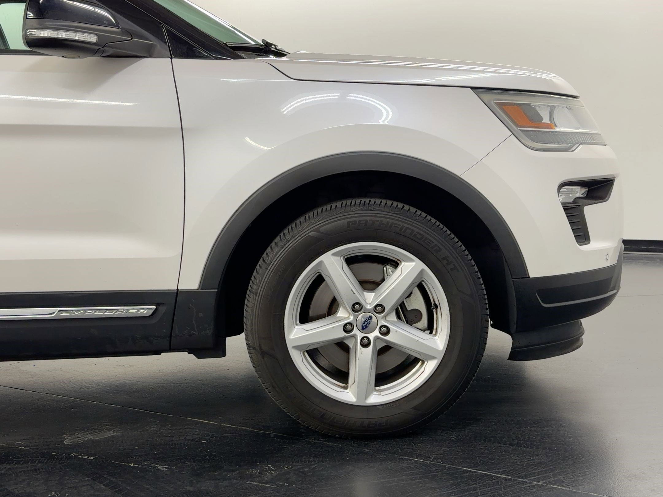 Used 2018 Ford Explorer XLT w/ Equipment Group 202A image 12