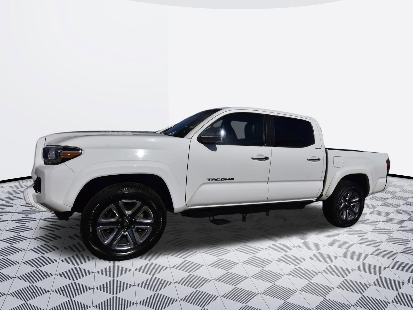 Used 2016 Toyota Tacoma Limited w/ Towing Package RWD image 6