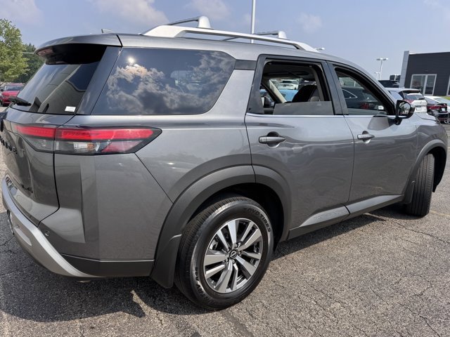 Used 2023 Nissan Pathfinder SL w/ Black Appearance Package image 25