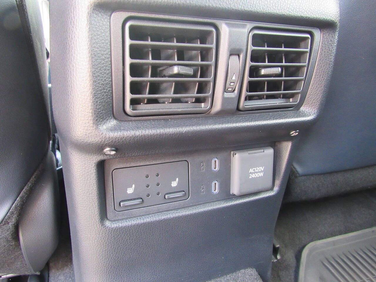 Used 2025 Toyota 4Runner Platinum AWD/4WD image 33