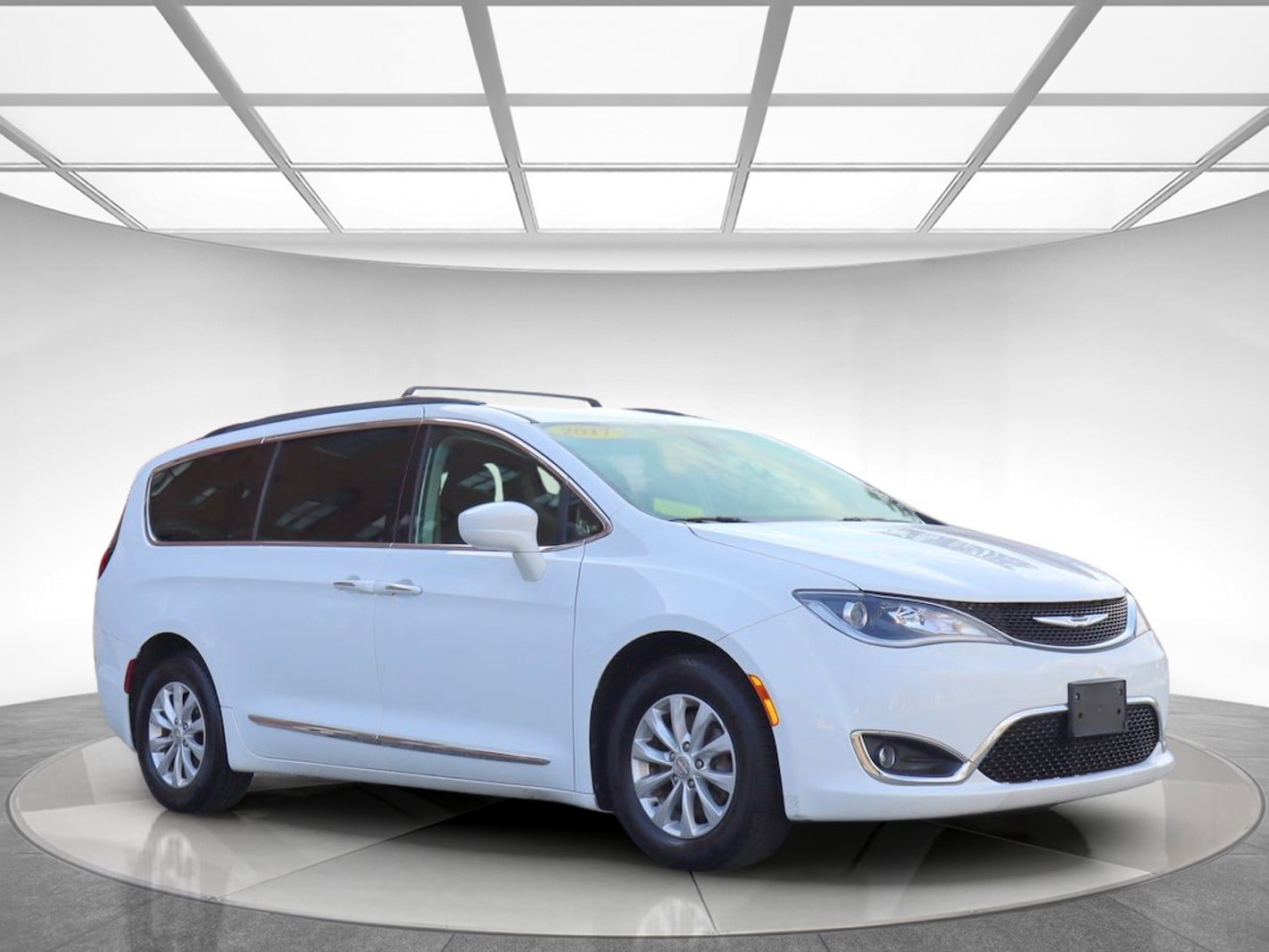 Used 2017 Chrysler Pacifica Touring-L FWD image 3
