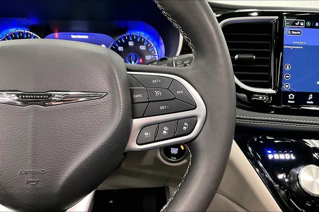 Used 2024 Chrysler Pacifica Limited image 26
