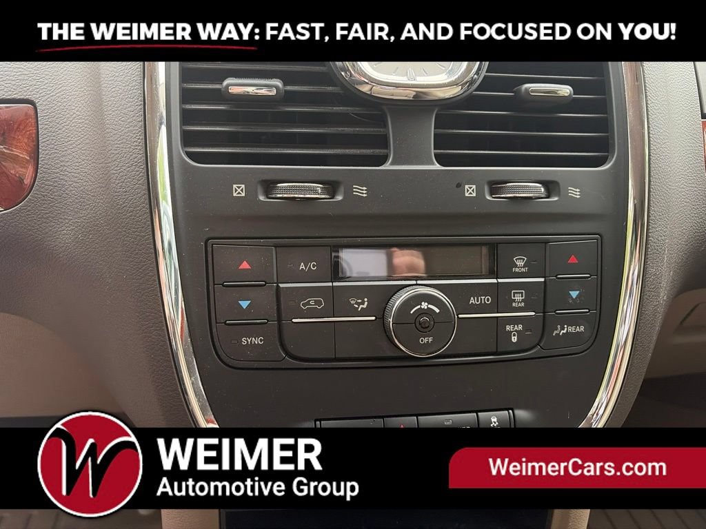 Used 2016 Chrysler Town & Country Touring-L FWD image 12