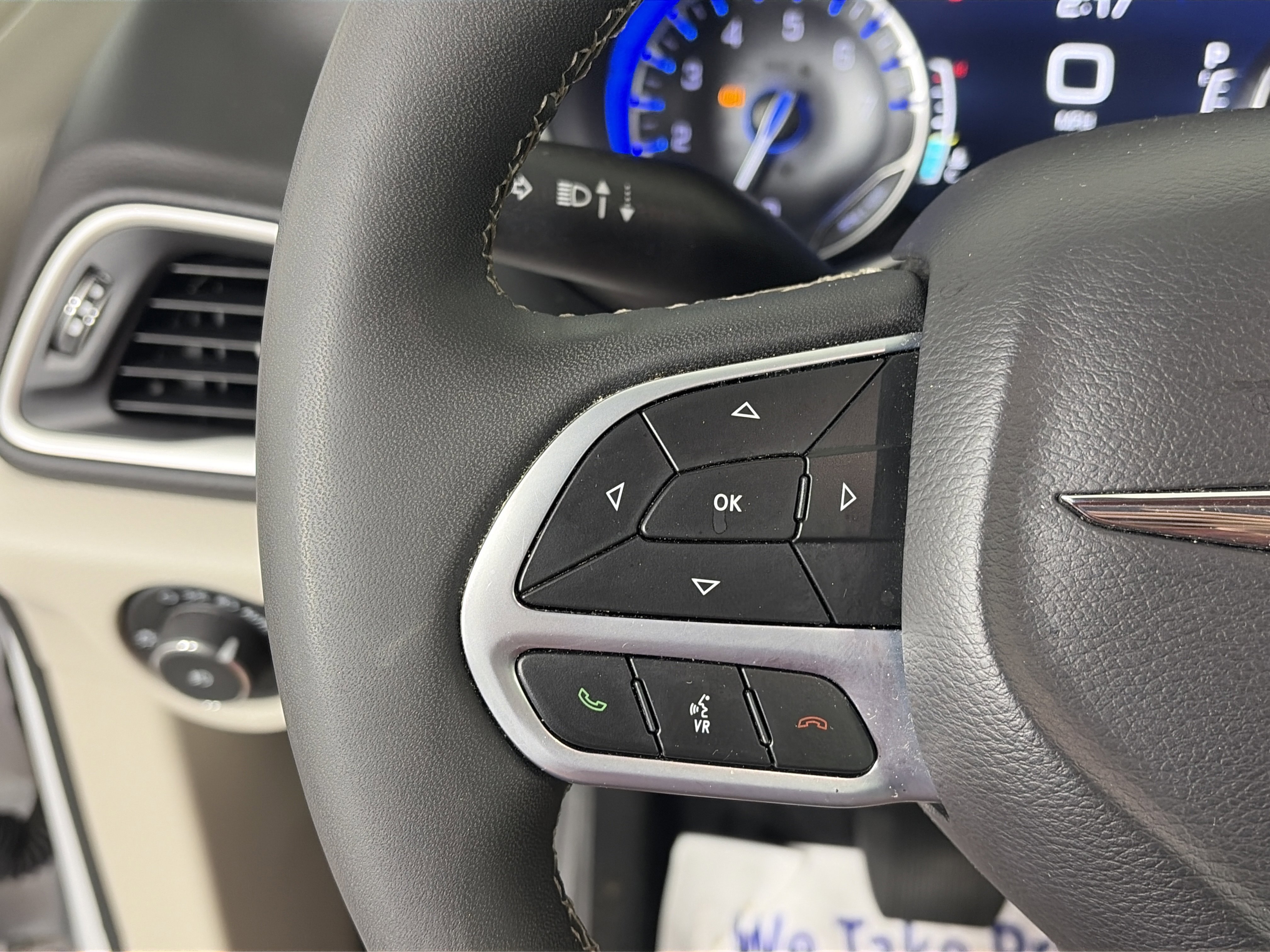 Used 2024 Chrysler Pacifica Touring-L image 27