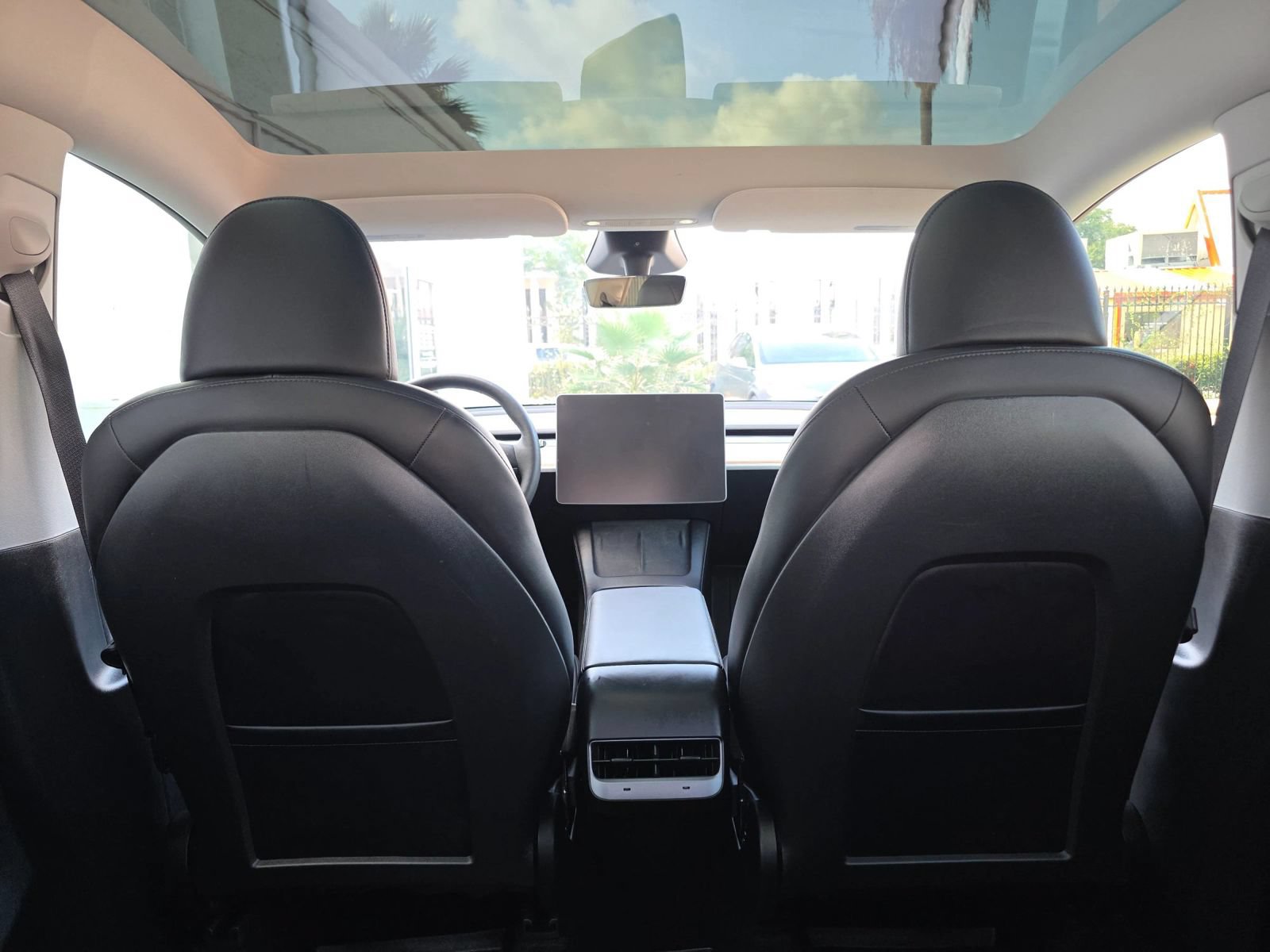 Used 2025 Tesla Model Y Long Range RWD image 28