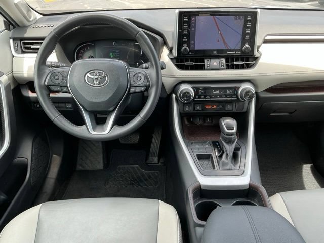 Used 2020 Toyota RAV4 Limited FWD image 16