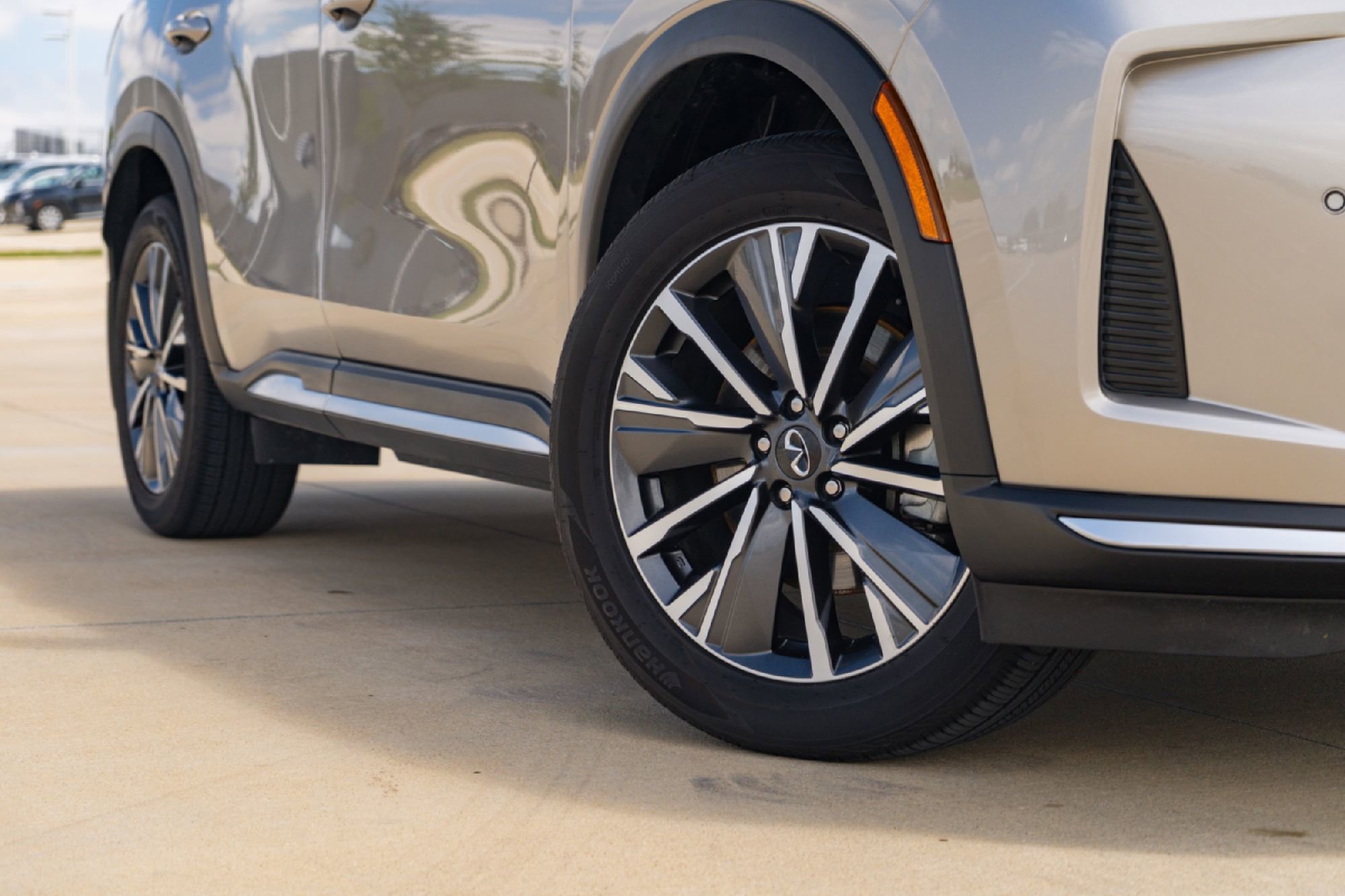 Certified 2026 INFINITI QX60 Luxe w/ Cargo Package FWD image 2