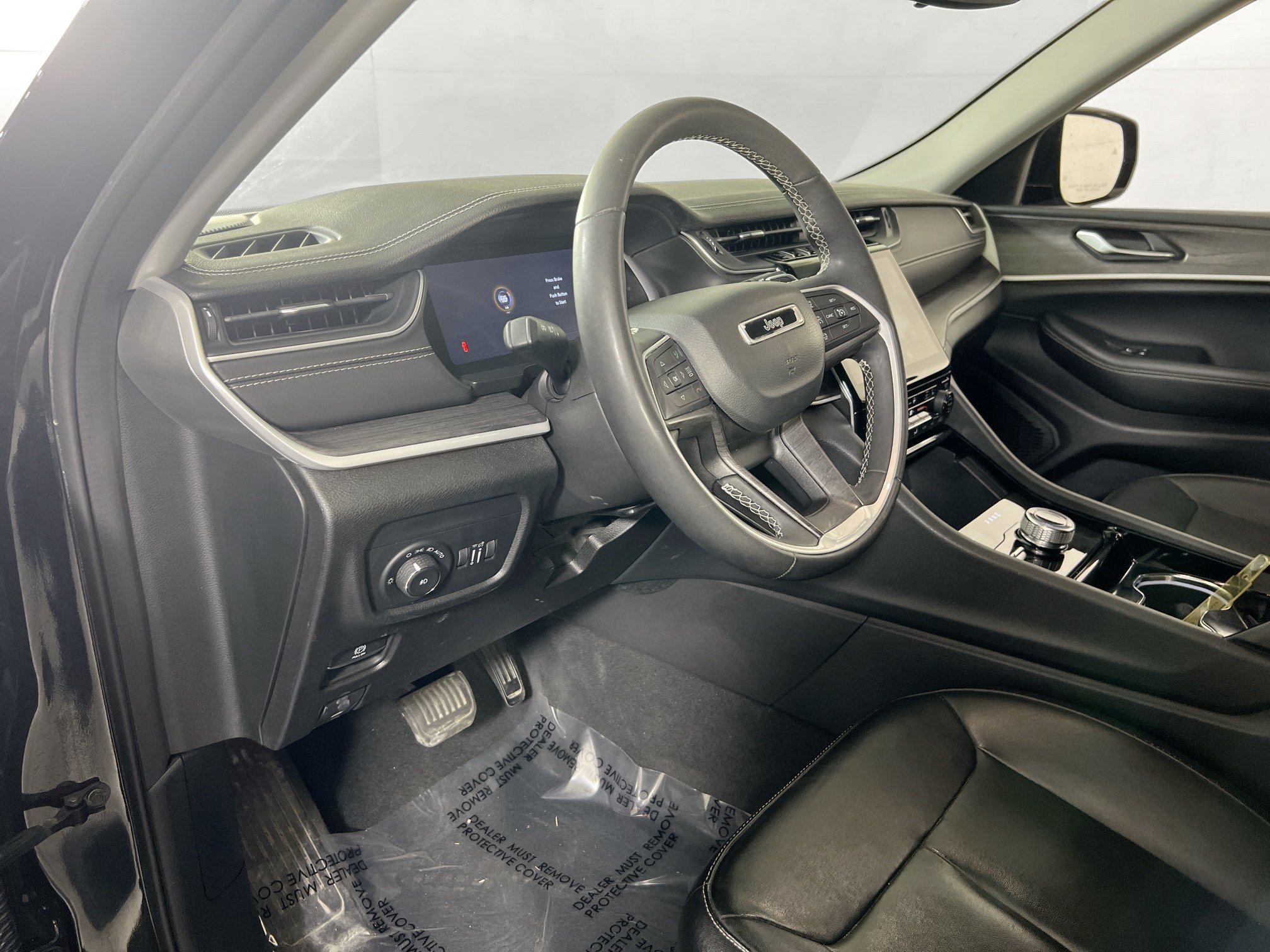 Used 2023 Jeep Grand Cherokee Limited AWD/4WD image 9