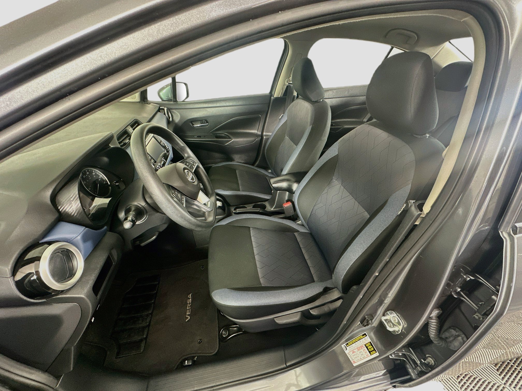 Used 2025 Nissan Versa SV FWD image 13
