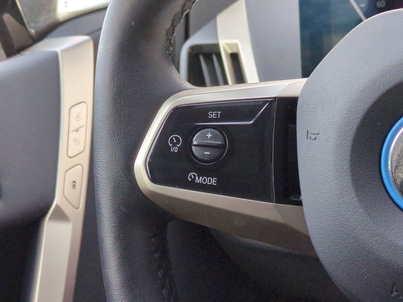 Used 2025 BMW iX xDrive50 image 24