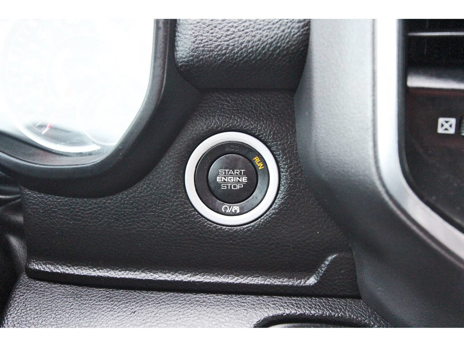 Used 2023 RAM 1500 Laramie AWD/4WD image 21
